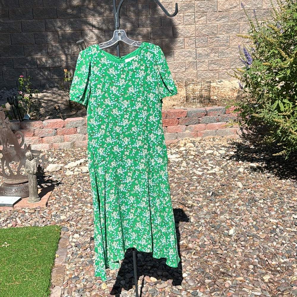 Bright Green Dress with short sleeves